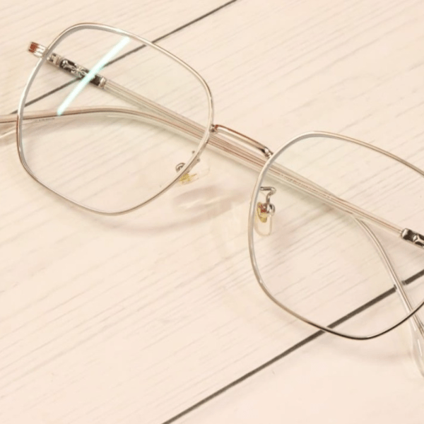 Explore our range of high-quality metal eyewear, crafted for both fashion and function. Find your ideal frames that combine style and durability.